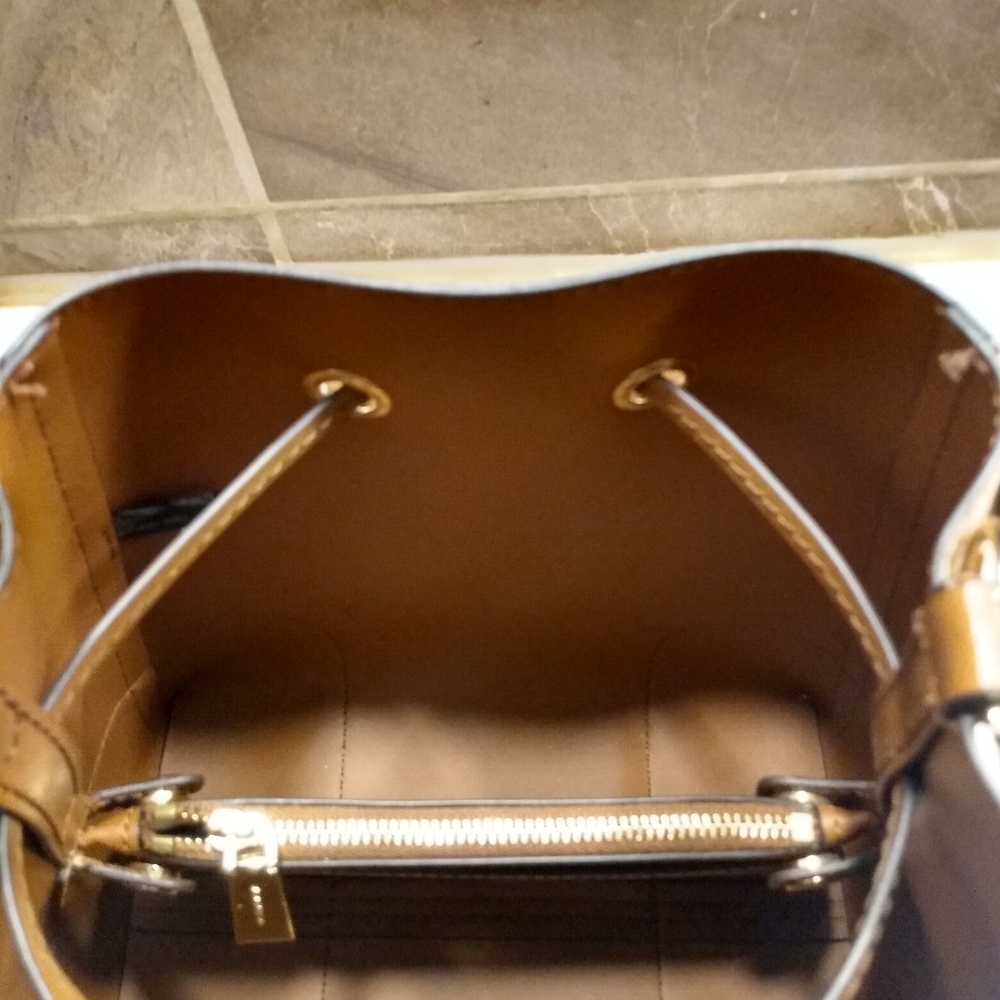 Handbag - Picture 13 of 14